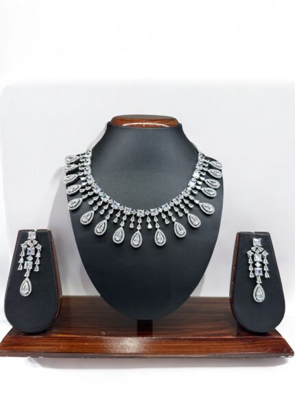 Silver A.D Necklace Set